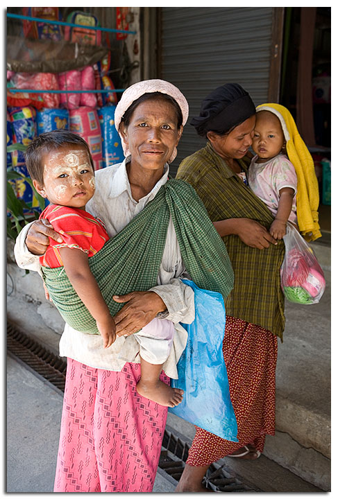 Burmese Moms in Mae Sot